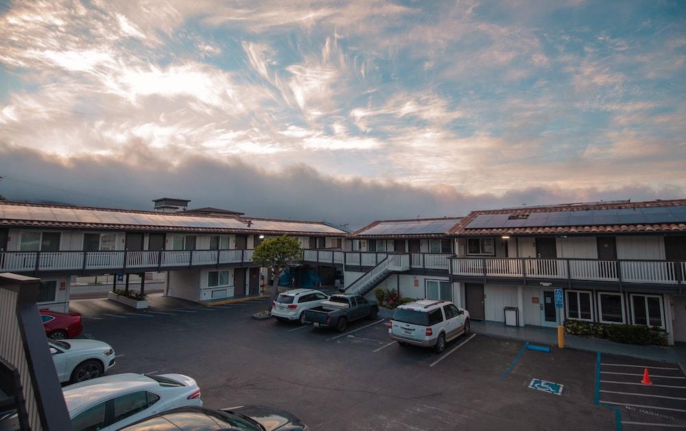 Days Inn By Wyndham Monterey Downtown Exterior photo