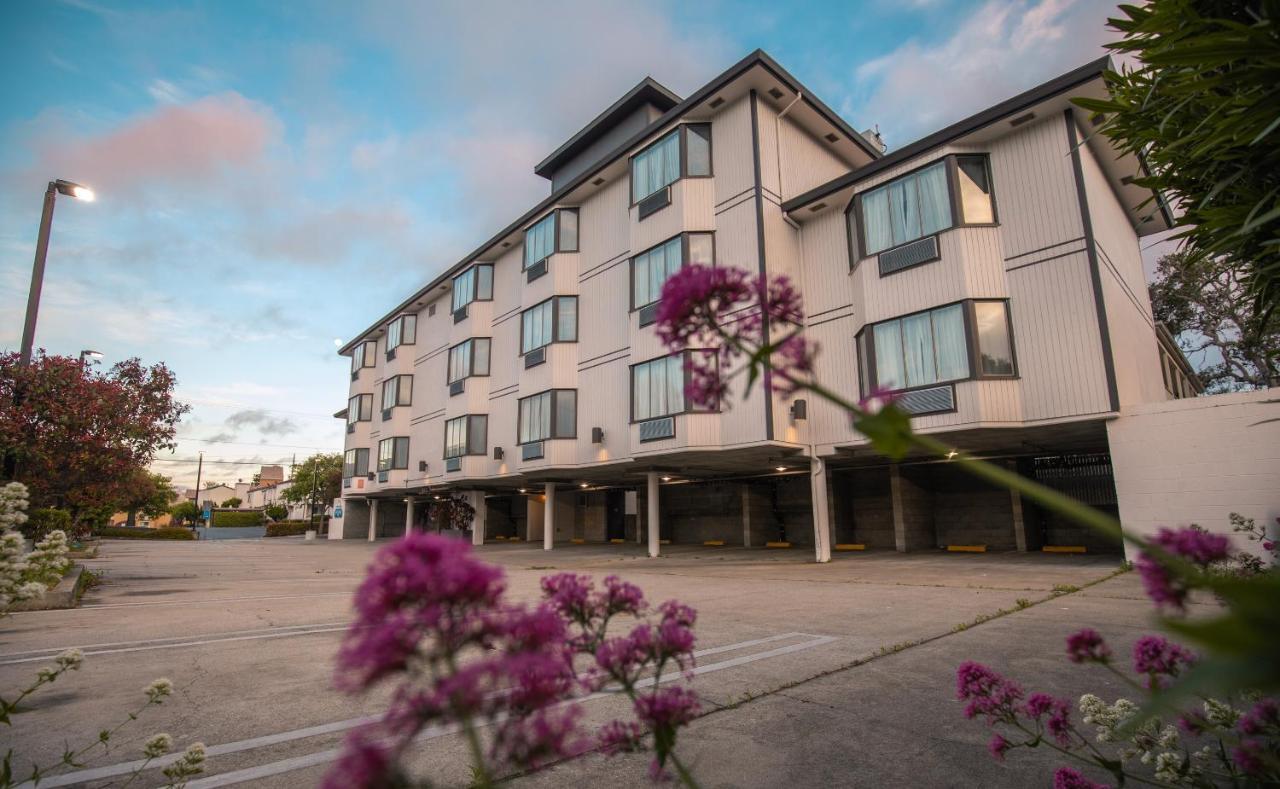 Days Inn By Wyndham Monterey Downtown Exterior photo