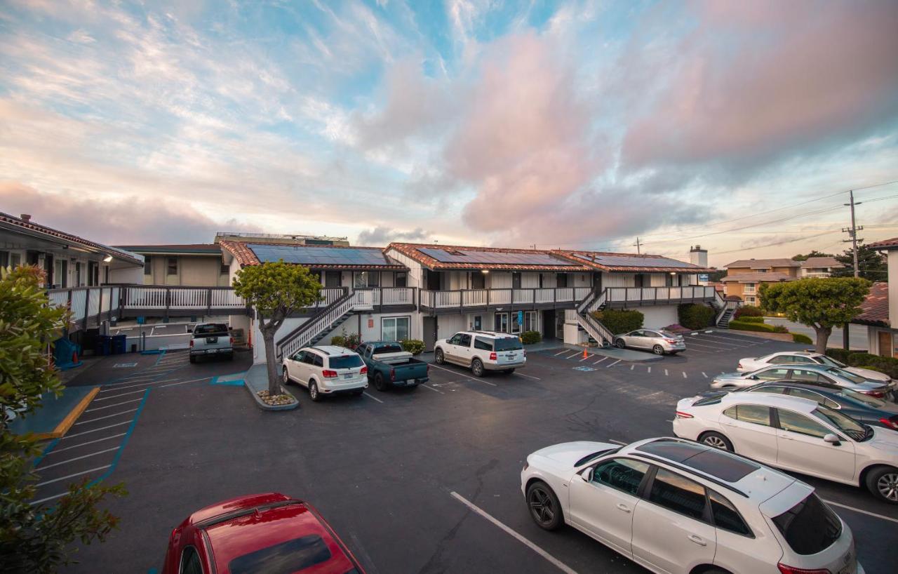 Days Inn By Wyndham Monterey Downtown Exterior photo